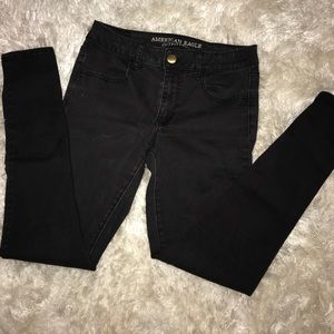 BLACK AMERICAN EAGLE JEANS.